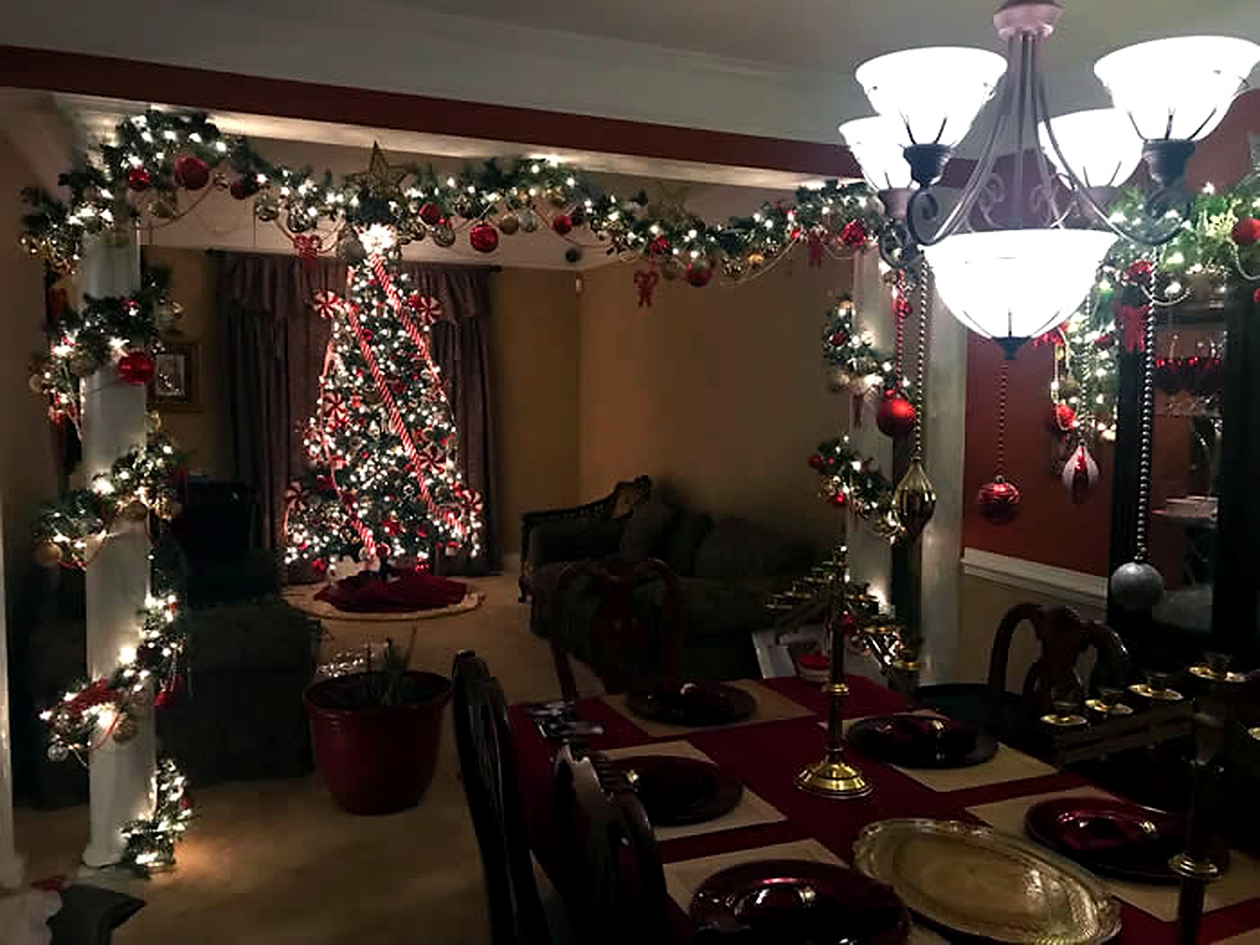 Family room Christmas tree