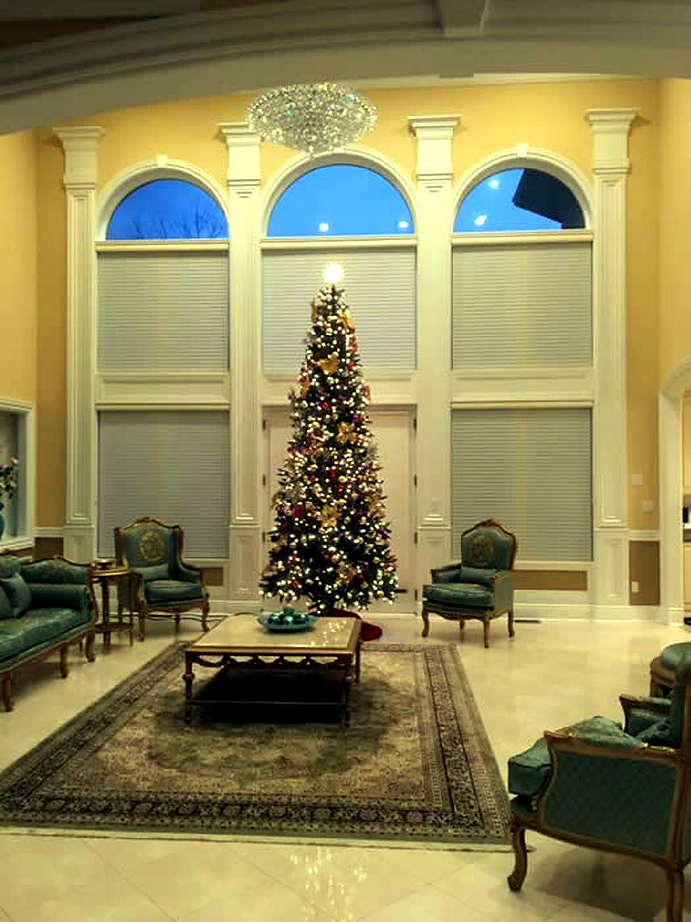 interior_christmas_decorating_service_washington_maryland_leesburg_tree_mantel